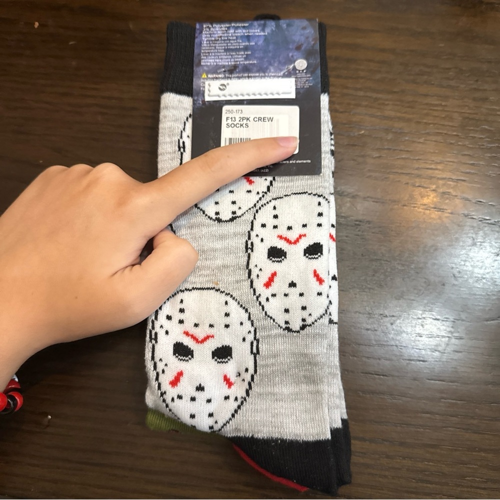 NEW Friday The 13th Jason 2 Pair Socks Horror Halloween - Picture 2 of 2
